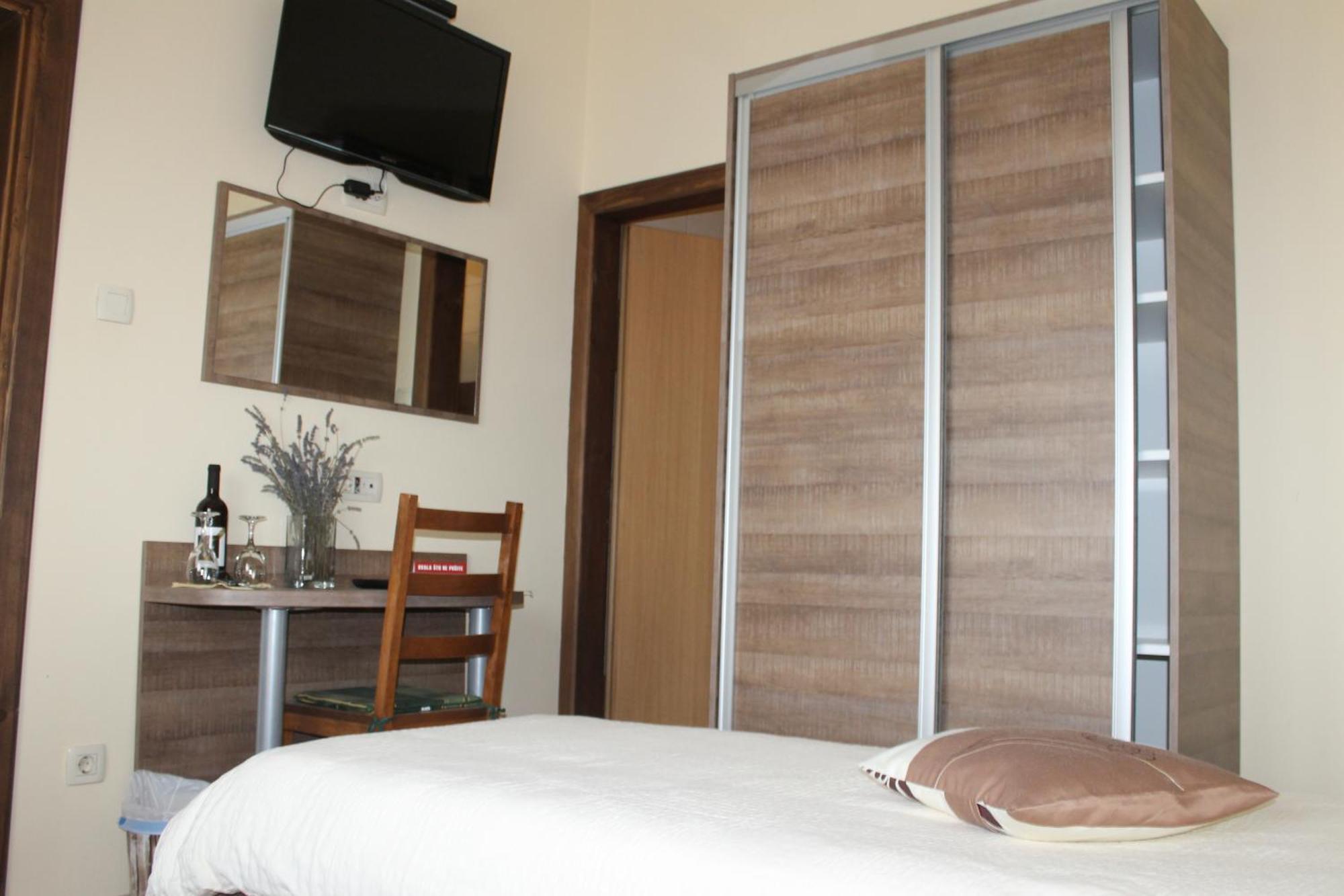 Rooms & Apartment Vinia Б'єловар Номер фото