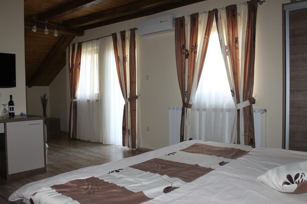 Rooms & Apartment Vinia Б'єловар Номер фото