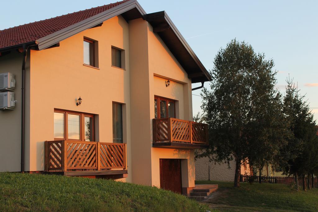 Rooms & Apartment Vinia Б'єловар Екстер'єр фото