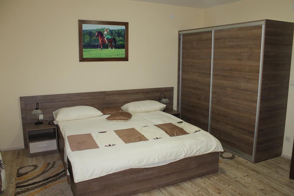 Rooms & Apartment Vinia Б'єловар Екстер'єр фото